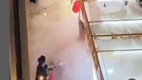 Suasana meriah di Event Merdeka Grand Mall Maros mendadak berubah menjadi kepanikan setelah sebuah kompor gas portabel meledak pada Sabtu, 9 Agustus 2025 sore.