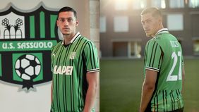 Jay Idzes resmi diperkenalkan sebagai pemain baru Sassuolo, klub yang berkompetisi di Liga Italia Serie A. Dalam unggahan foto di media sosial resmi klub, bek berusia 25 tahun itu tampil mengenakan jersey kandang khas Neroverdi dengan nomor punggung 