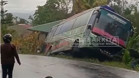 Bus tersebut mengalami kerusakan pada dinamo starter. Seluruh penumpang dan barang bawaan langsung dievakuasi ke kendaraan lain pada hari itu juga.