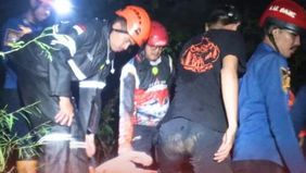Aksi penyelamatan dramatis terjadi di Gunung Kapur Ciampea pada Minggu malam, 10 Agustus 2025, ketika tim gabungan SAR berhasil mengevakuasi seorang pendaki remaja yang mengalami luka bakar akibat tersiram air panas di kawasan Gua Sibiuk.