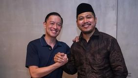 Tretan Muslim pamer foto bareng Tom Lembong usai bebas, dan bersilaturahmi dengan Anies Baswedan.
