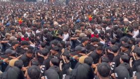 Suasana meriah konser musik di Flower City Festival 2025 mendadak ricuh setelah seorang pria diduga melakukan aksi pencopetan.
