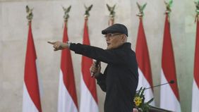 Staf Khusus Menteri Pertahanan Bidang Komunikasi Sosial dan Publik, Deddy Corbuzier, menegaskan pengibaran bendera One Piece tidak menjadi masalah selama tetap menghormati posisi dan kesakralan Merah Putih.