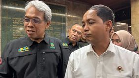 Menteri Kehutanan Raja Juli Antoni mengingatkan masyarakat, khususnya generasi muda, agar tidak mendaki gunung di taman nasional hanya karena mengikuti tren atau FOMO, melainkan memastikan persiapan matang demi keselamatan dan kelestarian alam.