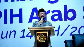 Komisi Pemberantasan Korupsi (KPK) mencekal mantan staf khusus Menteri Agama Yaqut Cholil Qoumas, Ishfah Abidal Aziz, dan pemilik perusahaan perjalanan haji Maktour, Fuad Hasan Masyhur.