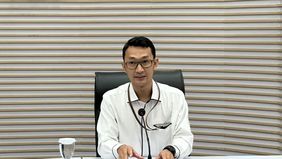 Komisi Pemberantasan Korupsi (KPK) mengonfirmasi bahwa penggeledahan di Kantor Kementerian Kesehatan pada hari ini, Selasa, 12 Agustus 2025, dilakukan di ruang kerja Direktur Jenderal Kesehatan Lanjutan (Dirjen Keslan) Kemenkes, Azhar Jaya. 