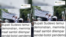 Sudewo akhirnya keluar menemui massa pukul 12.16 WIB. Bupati terlihat naik di dalam kendaraan khusus milik polisi.