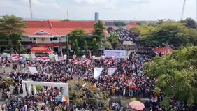 Kenaikan ini juga dikeluhkan oleh masyarakat.