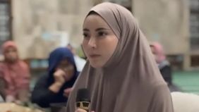 Ayu Aulia memilih kembali menjadi mualaf usai ia murtad, dan terinspirasi dari mimpi ayahnya.