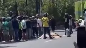 Kecelakaan tragis terjadi di Jalan Imam Bonjol, tepatnya di depan Toko Rajawali Plastik, Pemecutan Klod, Kecamatan Denpasar Barat, pada Selasa, 12 Agustus 2025 sekitar pukul 13.00 WITA.