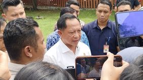 Menteri Dalam Negeri, Muhammad Tito Karnavian, mengungkapkan bahwa dirinya telah memberikan teguran langsung kepada Bupati Pati, Sudewo, menyusul polemik kenaikan Pajak Bumi dan Bangunan Perdesaan dan Perkotaan (PBB-P2).