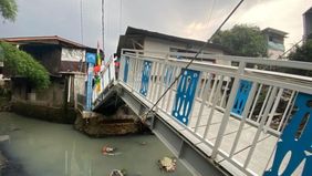  Jembatan Antar Kampung (JAK) yang baru saja selesai dibangun di Gang Mulia, Jalan Gandaria, Kebayoran Baru, Jakarta Selatan, telah dijadikan contoh bagi pengembangan jembatan angkat di ibu kota oleh Dinas Bina Marga DKI Jakarta.