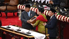 Presiden Republik Indonesia, Prabowo Subianto, menegaskan bahwa pemerintah berkomitmen untuk membasmi praktik lintah darat dari tanah air. Salah satu strategi utama yang diambil adalah memperkuat peran Koperasi Desa/Kelurahan (Kopdes) Merah Putih seb