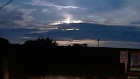 Langit malam di seluruh Jepang bagian selatan sempat terlihat terang pada hari Selasa, 19 Agustus 2025 malam, setelah sebuah bola cahaya terlihat melintas di langit di beberapa bagian Kyushu dan Shikoku.