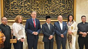 Dalam kesempatan itu, Mularczyk menyampaikan apresiasi atas kekayaan budaya Indonesia dan menyoroti Terowongan Silaturahmi yang menghubungkan Masjid Istiqlal dengan Gereja Katedral Jakarta sebagai simbol toleransi. “Kami terkesan dengan warisan buday