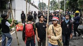 Komisi Perlindungan Anak Indonesia (KPAI) melakukan pemantauan terhadap proses pemeriksaan yang dilakukan oleh Polda Metro Jaya terhadap ratusan anak yang diamankan saat aksi demonstrasi di depan Gedung DPR/MPR/DPD RI.