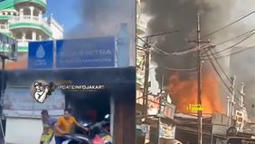 Berdasar keterangan dari Kasudin Gulkarmat Jakarta Selatan Syamsul Huda, kebakaran disebabkan bocornya sebuah tabung elpiji saat pemilik melakukan aktifitas memasak.