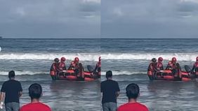 Kepala Basarnas Banda Aceh, Al Hussain, mengatakan korban ditemukan sekitar pukul 09.02 WIB setelah tim menerima laporan dari nelayan yang melihat jenazah mengapung di perairan, berjarak sekitar 9 nautical mile dari lokasi kejadian.