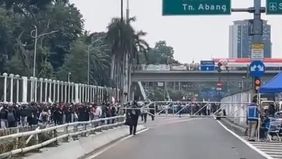 Jasamarga Metropolitan Tollroad (JMT) sebagai pengelola Ruas Tol Dalam Kota Jakarta dan Jasamarga Tollroad Operator (JMTO) bersama Kepolisian melakukan pengamanan lalu lintas imbas gelaran aksi penyampaian aspirasi oleh Buruh di sekitar Gedung MPR/DP