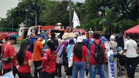 Sekelompok massa yang tergabung dalam Koalisi Masyarakat Peduli Keadilan Iklim, menggelar aksi demo di kawasan Patung Kuda, Jakarta Pusat, Kamis, 28 Agustus 25.