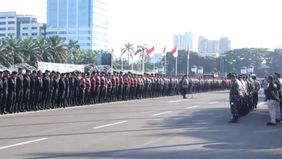 Kapolda Metro Jaya Irjen Pol Asep Edi Suheri meminta aparat keamanan yang bertugas mengawal aksi unjuk rasa buruh di depan Gedung DPR/MPR, Jakarta Pusat, pada Kamis agar tidak bersikap agresif serta mengutamakan tindakan humanis dan terukur.