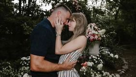 Pengumuman pertunangan antara Taylor Swift dan Travis Kelce melalui unggahan di Instagram menjadi perbincangan hangat setelah berhasil mencetak rekor baru di platform tersebut.