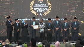 Harabdu Tohar, yang akrab disapa Bedu atau Bedu Tohar, meraih penghargaan sebagai Artis Peduli Zakat dalam ajang Badan Amil Zakat Nasional (BAZNAS) Awards 2025 di Jakarta, Kamis, 28 Agustus 2025.