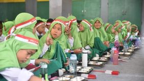Presiden Republik Indonesia, Prabowo Subianto, mengungkapkan bahwa jumlah masyarakat yang telah menerima manfaat dari program Makan Bergizi Gratis (MBG) mencapai 23 juta orang hingga 28 Agustus 2025.