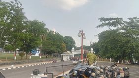 Kepolisian Daerah (Polda) Jambi mengerahkan sebanyak 500 anggota kepolisian untuk menjaga situasi selama aksi demonstrasi yang melibatkan mahasiswa, pelajar, dan warga di depan Gedung DPRD Provinsi Jambi.