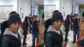 Bersama Ketua Garda Ojol, Igun Wicaksono, saya mendatangi kamar jenazah bersama seorang kameramen televisi swasta, sempat terjadi adu argumen dengan pihak keamanan rumah sakit.