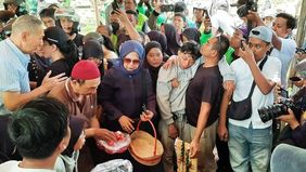  Affan Kurniawan, seorang pengemudi ojek online (ojol) yang menjadi korban tewas setelah dilindas kendaraan taktis (rantis) milik Brimob saat terjadi unjuk rasa di Jakarta pada Kamis, 28 Agustus 2025, telah dimakamkan di TPU Karet Bivak.