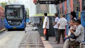 PT Transjakarta kembali memulai operasional layanan secara bertahap sejak Minggu pukul 09.00 WIB.