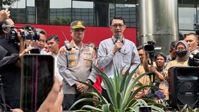 Komisi Pemberantasan Korupsi (KPK) memastikan bahwa proses penyidikan terhadap Bupati Pati, Sudewo (SDW), masih berlangsung. Kepastian ini disampaikan langsung kepada perwakilan Aliansi Masyarakat Pati Bersatu.