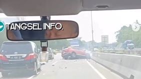 Mobil tersebut ringsek di bagian depan, belum ada informasi resmi terkait kronologi terjadinya lakalantas maupun detail kondisi korban dari peristiwa tersebut.