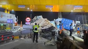 Kecelakaan lalu lintas melibatkan truk kontainer dan truk ringan (light truck) terjadi di Gerbang Tol (GT) Ciawi 2 Tol Jagorawi arah Jakarta pada Kamis, 4 September 2025 dini hari sekitar pukul 02.35 WIB.