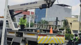 Dinas Perhubungan (Dishub) Provinsi DKI Jakarta mengonfirmasi bahwa sebanyak 18 unit lampu lalu lintas (traffic light) yang sebelumnya mengalami kerusakan akibat aksi kericuhan beberapa hari terakhir kini telah kembali beroperasi secara normal. 