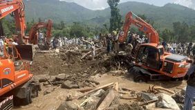  Banjir besar yang terjadi di Pakistan berdampak pada sekitar 2,4 juta jiwa dan membuat lebih dari satu juta orang harus meninggalkan tempat tinggal mereka.