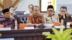Secara panjang lebar Sumanto menjelaskan, kebijakan tunjangan perumahan memiliki dasar hukum. Payung hukum penetapan tunjangan perumahan  pimpinan dan anggota DPRD Provinsi Jawa Tengah yakni mengacu pada  Peraturan Pemerintah (PP) No 18/2017 tentang 