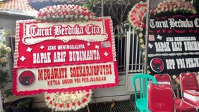 Sejumlah tokoh juga mendatangi secara langsung rumah duka 