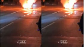 Menurut keterangan saksi di lokasi, peristiwa bermula ketika motor tersebut melaju dengan kecepatan tinggi. Diduga karena hilang kendali, kendaraan terjatuh dan langsung terbakar hebat.