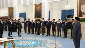 Presiden Republik Indonesia Prabowo Subianto resmi melantikan empat orang menteri dan satu orang wakil menteri baru di Kabinet Merah Putih di Istana Negara, Jakarta, hari ini, Senin, 8 September 2025.