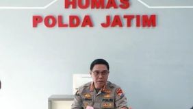 Kepolisian Daerah Jawa Timur (Polda Jatim) mengamankan dua orang terduga provokator dalam insiden kerusuhan sekaligus pembakaran Gedung Negara Grahadi di Surabaya. Keduanya disebut menggerakkan puluhan orang untuk ikut melakukan aksi tersebut.