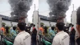 Telah terjadi kebakaran siang ini di Jln.Tali Kota Bambu Selatan Jakarta Baru. Belakang gudang Honda Nss, Wilayah Rw08, Selasa (09/09/2025)