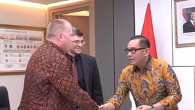 Wakil Menteri Investasi dan Hilirisasi/Wakil Kepala BKPM Todotua Pasaribu menerima audiensi perusahaan konduktor asal Jerman, Vision Electric Super Conductors (VESC). 
