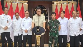 Menteri Pertahanan Sjafrie Sjamsoeddin kini resmi merangkap jabatan sebagai Menteri Koordinator Bidang Politik dan Keamanan (Menko Polkam) ad interim.