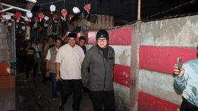 Wakil Menteri Dalam Negeri (Wamendagri) Bima Arya Sugiarto turun langsung ke lapangan dengan cara yang tak biasa. Pada Senin, 8 September 2025 malam, ia ikut merasakan suasana ronda bersama warga saat meninjau sistem keamanan lingkungan (siskamling) 