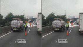 Terjadi kecelakaan antara 2 kendaraan truk yang bermuatan cat sehingga tertumpah di ruas Jalan Tol Ancol KM. 14.400 Pluit arah Tanjung Priok sekitar pukul 06.03 WIB pagi hari ini yang disebabkan pengemudi mengantuk.