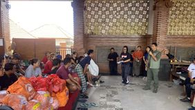 Kepala Badan Nasional Penanggulangan Bencana (BNPB), Suharyanto, bertemu langsung dengan puluhan warga terdampak banjir di Kota Denpasar saat mengunjungi posko pengungsian Banjar Sedana Mertha, Ubung, pada Kamis. Dalam kesempatan itu, ia mendengarkan