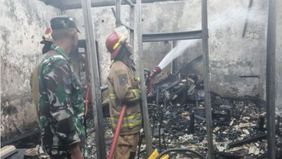 Seorang remaja berusia 16 tahun kini harus berhadapan dengan hukum setelah aksinya membakar kios pecel lele di Gunung Putri, Bogor, menewaskan dua anggota keluarganya sendiri, yakni nenek dan pamannya.