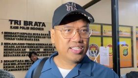 Uya Kuya masih mencari foto pernikahan dan ijazah aslinya, usai rumah dijarah massa.